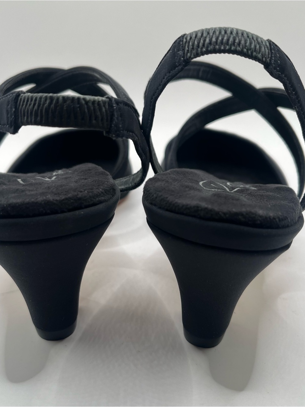 Ros Hommerson New Women's 8.5 Caliente Black Slingback Low Heel Pumps - Picture 3 of 7